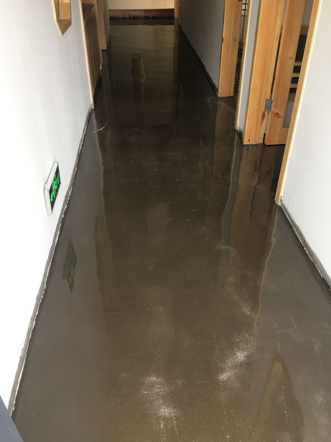 懷化正有體育設施有限公司,正有體育設施,湖南運動場地施工,塑膠跑道施工,球場施工,塑膠球場施工,球場施工,環(huán)氧地坪施工,廠房地坪施工,無塵車間施工,停車場施工,塑膠跑道價格